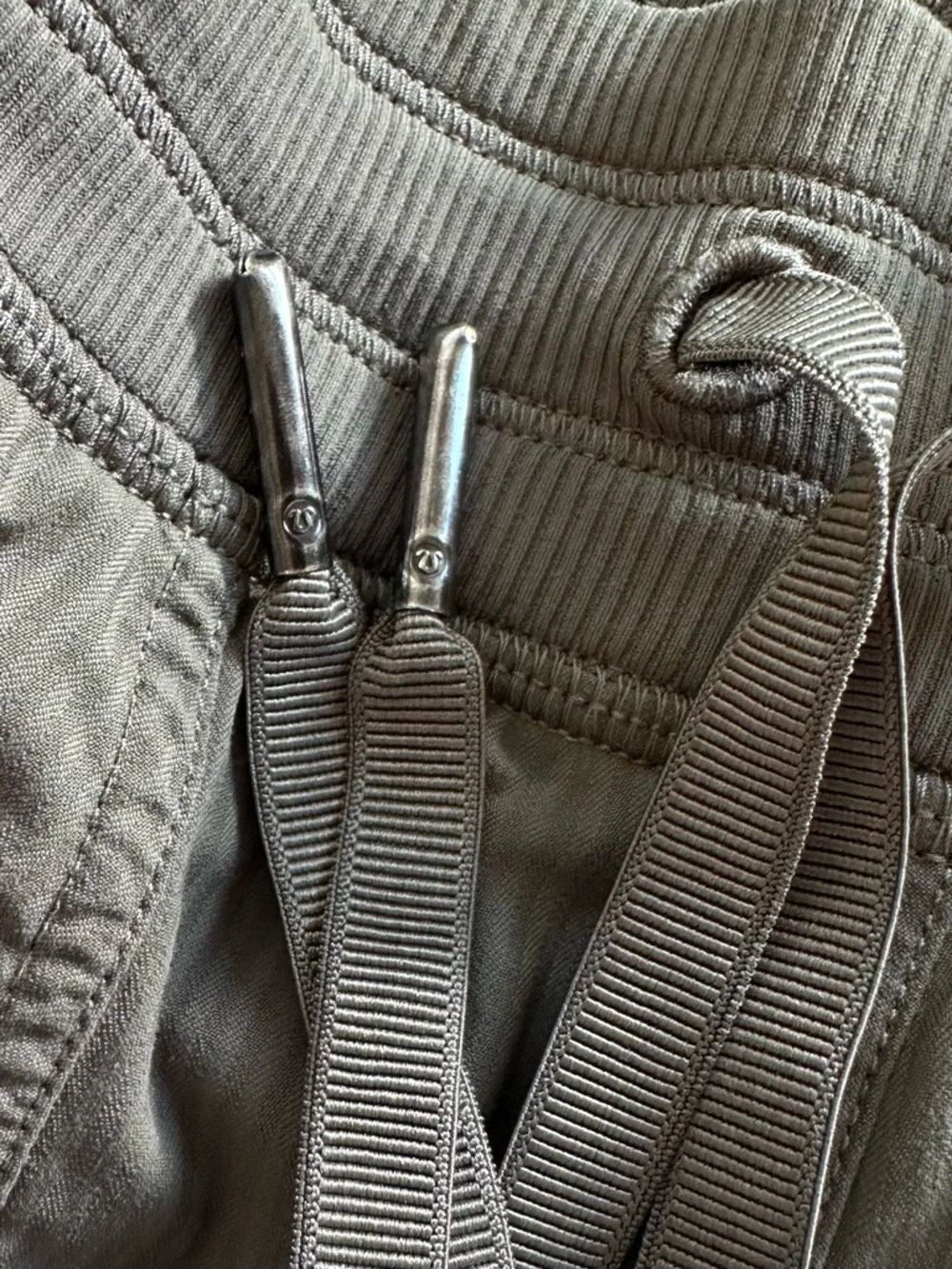 Lululemon Dance Studio Relaxed-Fit Mid-Rise Cargo Jogger Size M Army Green $128 - Picture 3 of 7